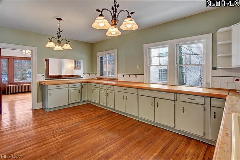 2605 Lee Road Cleveland, OH 44118 - Photo 9 of 11