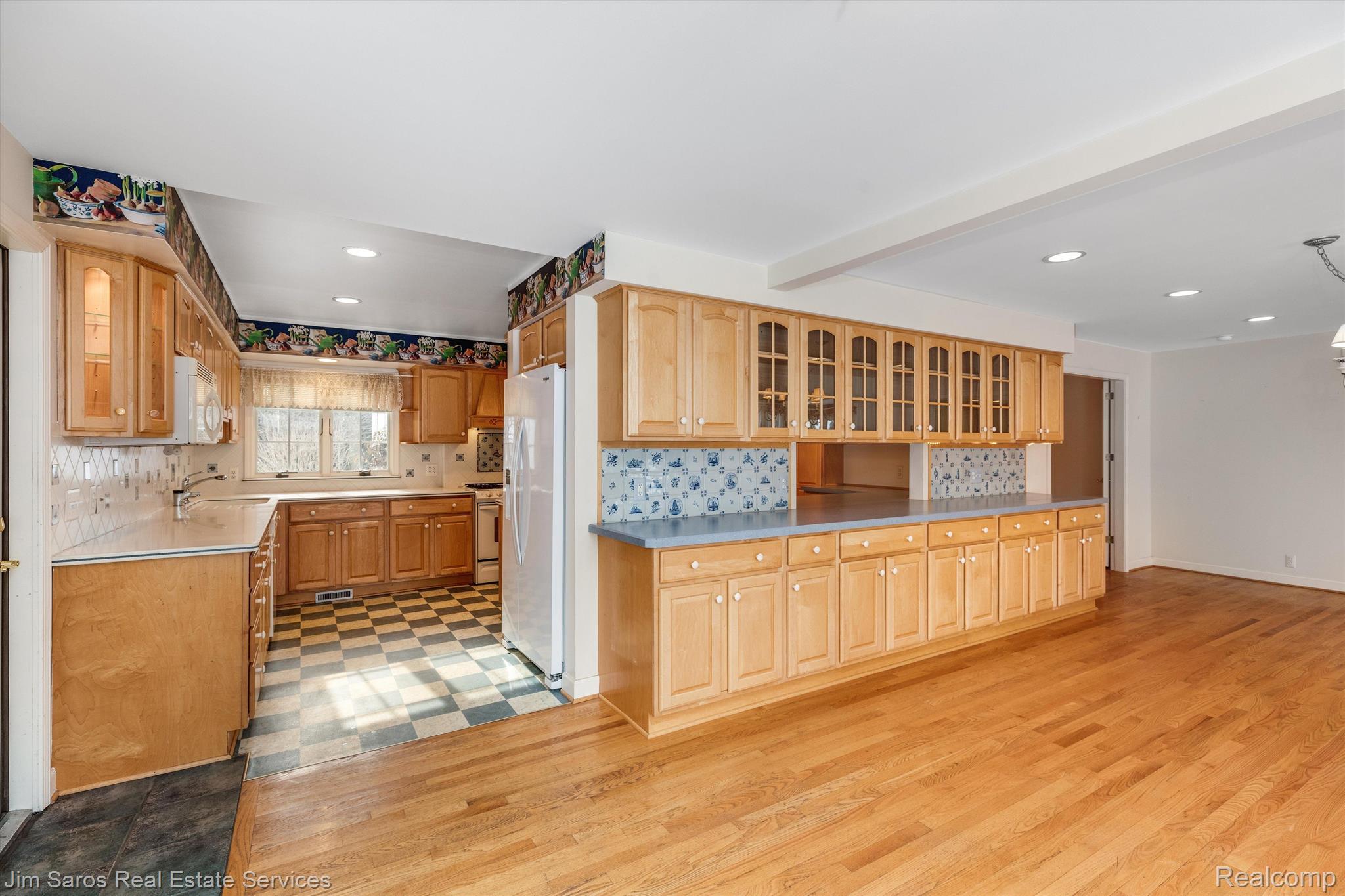 86 Hall Grosse Pointe, MI 48236 - Photo 8 of 37 Gallery Image 8