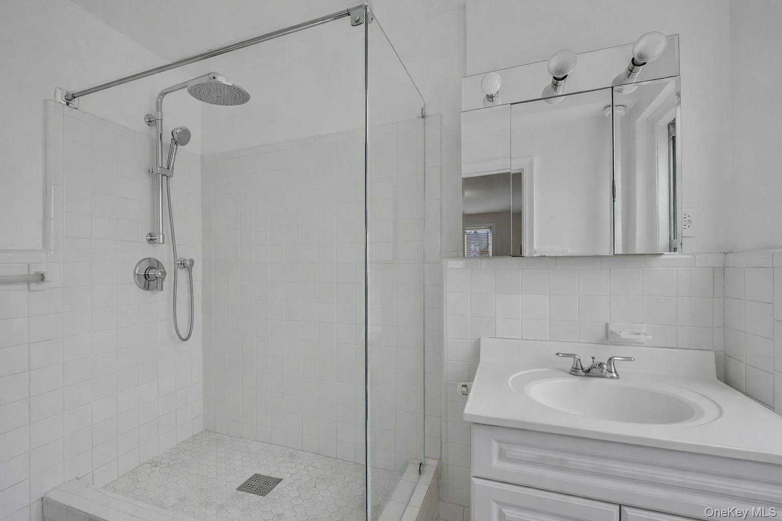 280 Bronxville Road, Unit 5X Bronxville, NY 10708 - Photo 25 of 31 Primary Bathroom Virtually Staged