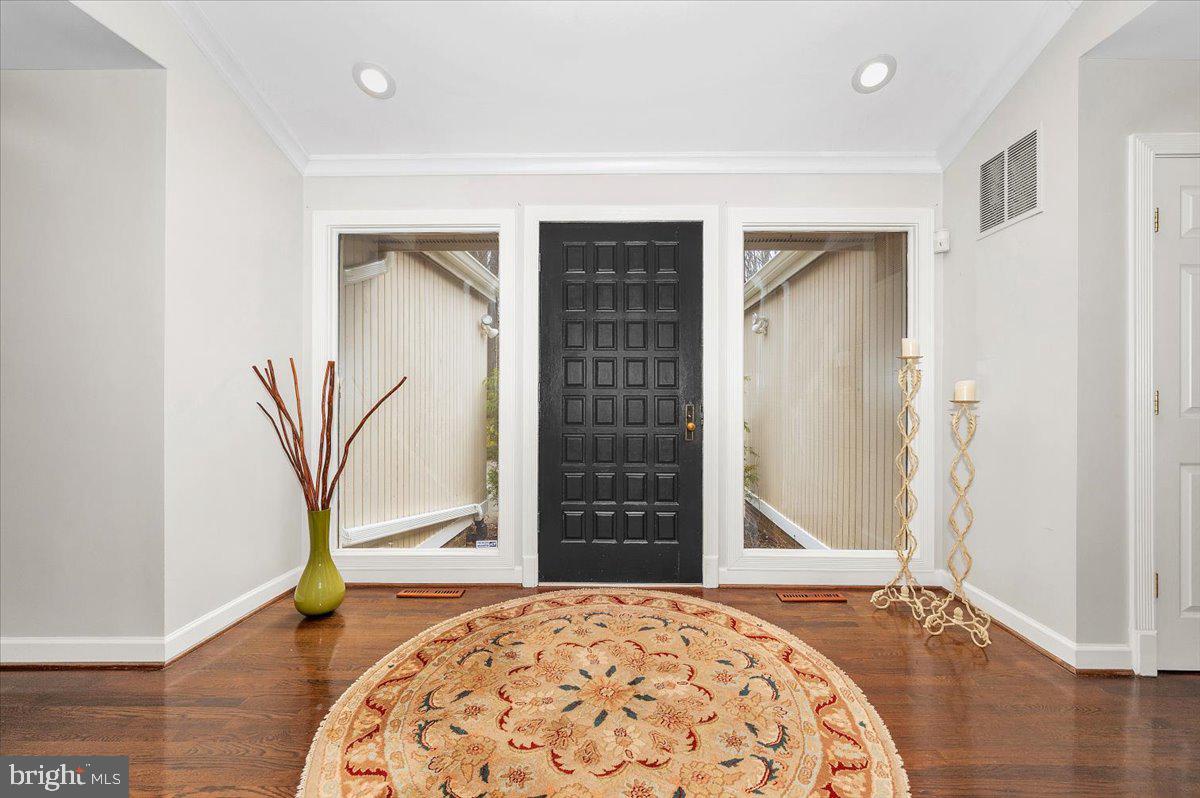 10101 Lloyd Road Potomac, MD 20854 - Photo 10 of 65 Foyer