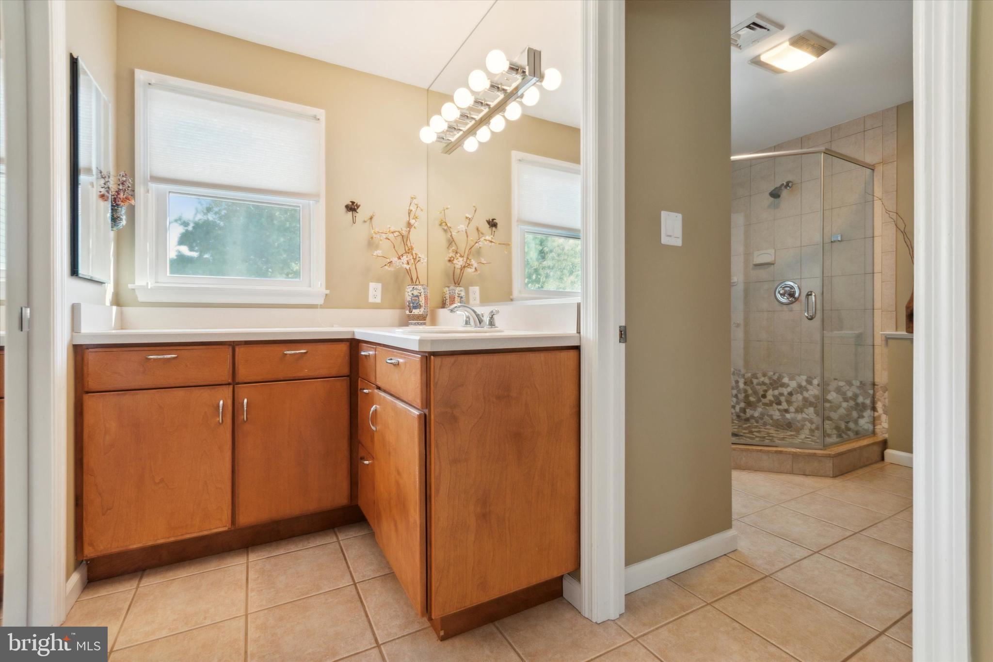 929 Store Road Harleysville, PA 19438 - Photo 30 of 40 Master Bath