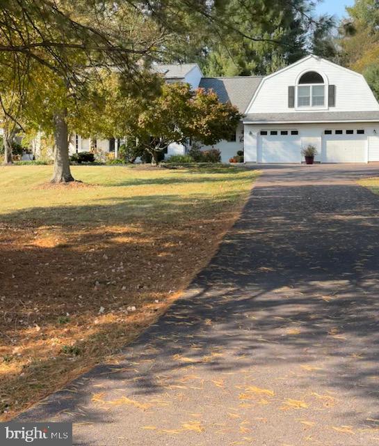 929 Store Road Harleysville, PA 19438 - Photo 4 of 40 Huge welcoming Front yard