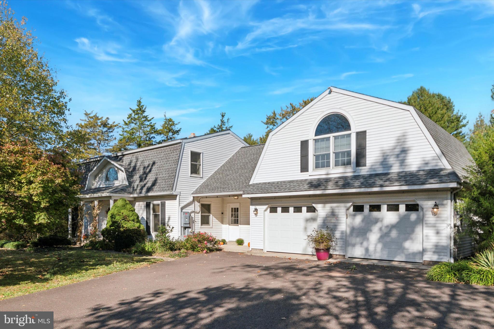 929 Store Road Harleysville, PA 19438 - Photo 5 of 40 Two Car Garage