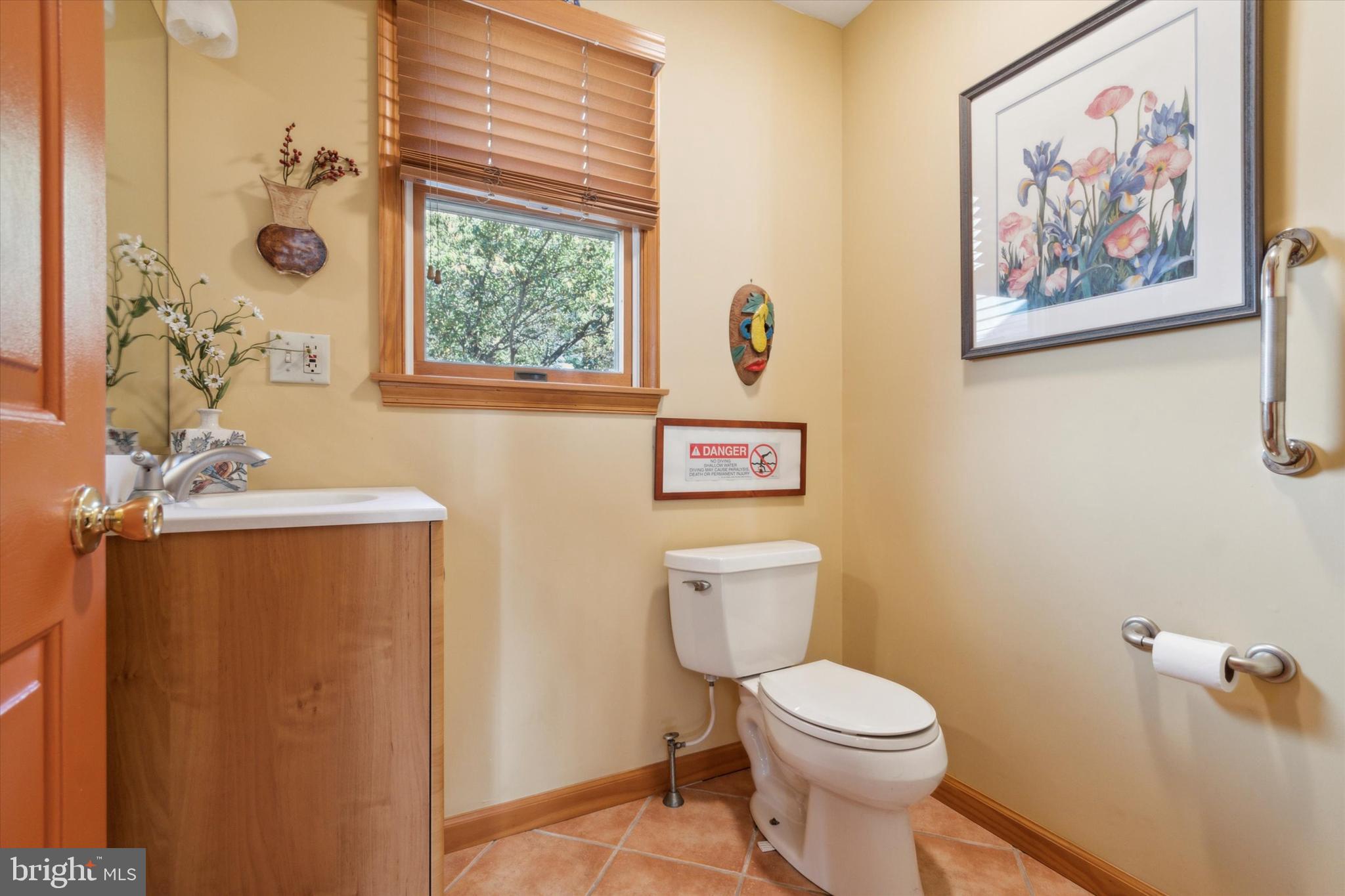 929 Store Road Harleysville, PA 19438 - Photo 10 of 40 First floor powder room