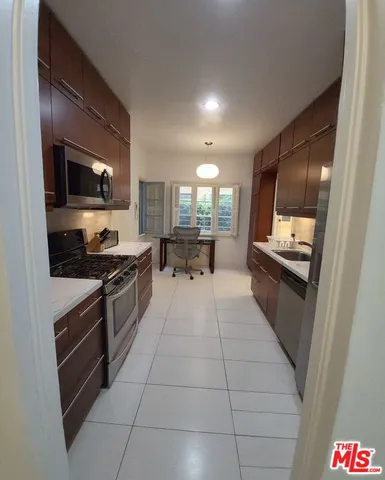 $4,750 | 137 North Sycamore Avenue, Unit 2, Los Angeles, CA 90036