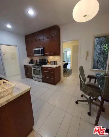 $4,750 | 137 North Sycamore Avenue, Unit 2, Los Angeles, CA 90036