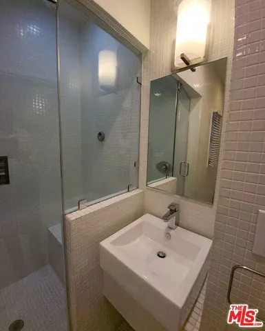 $4,750 | 137 North Sycamore Avenue, Unit 2, Los Angeles, CA 90036
