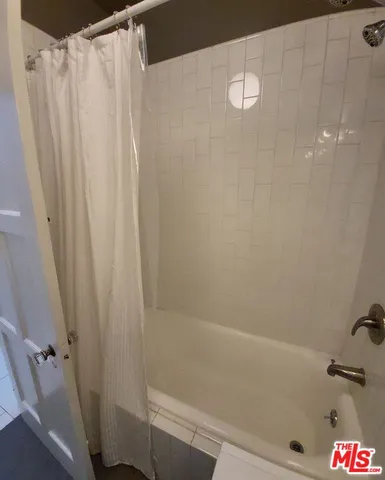 $4,750 | 137 North Sycamore Avenue, Unit 2, Los Angeles, CA 90036