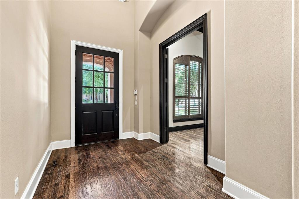 731 Lockridge Road Lantana, TX 76226 - Photo 4 of 38 Gallery Image 4