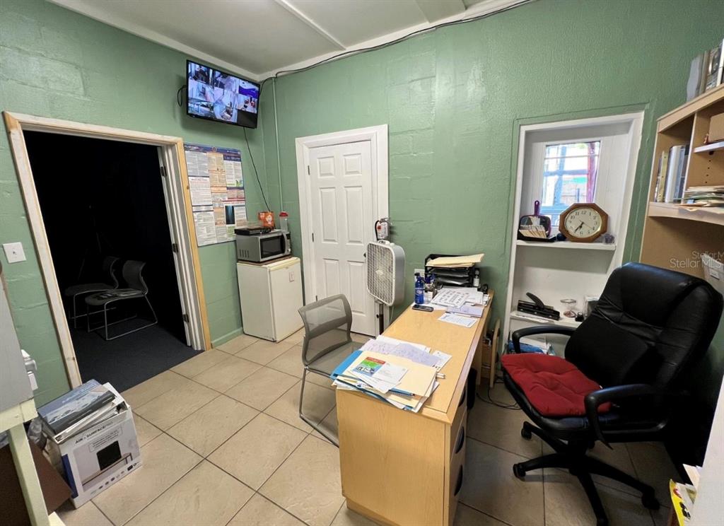 2315 West Old US Highway 441 Mount Dora, FL 32757 - Photo 12 of 19 a living room with furniture and a flat screen tv