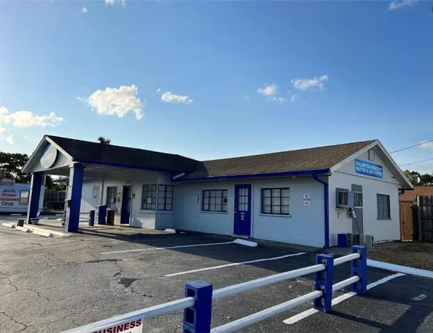 a front view of the house with yard