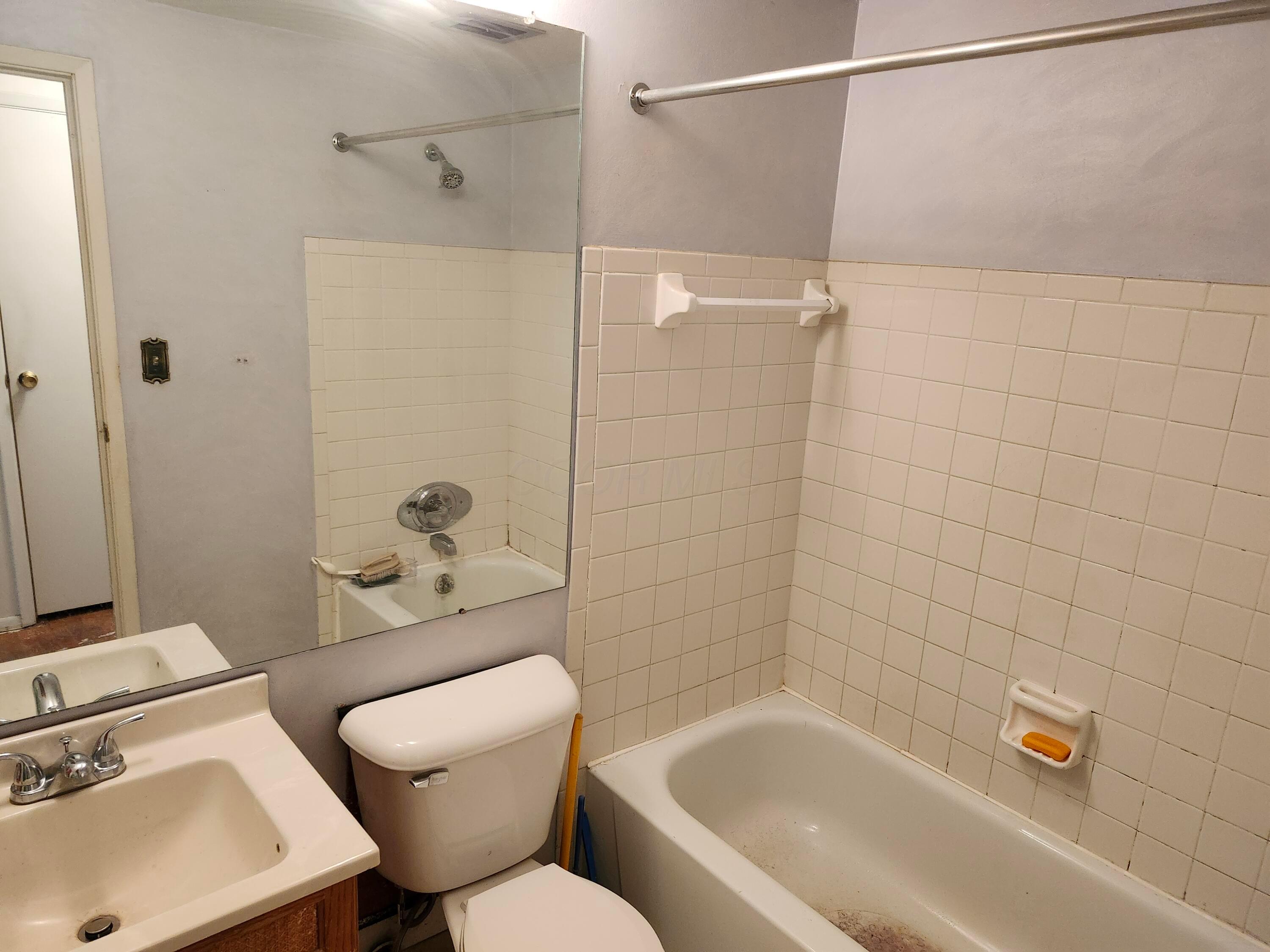 2806 Petzinger Road, Unit 60 Columbus, OH 43209 - Photo 9 of 14 20241223_092425