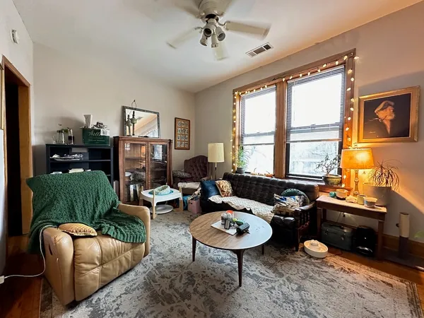 $2,280 | 951 North Hoyne Avenue, Unit 3, Chicago, IL 60622