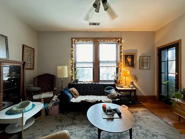 $2,280 | 951 North Hoyne Avenue, Unit 3, Chicago, IL 60622