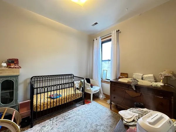 $2,280 | 951 North Hoyne Avenue, Unit 3, Chicago, IL 60622