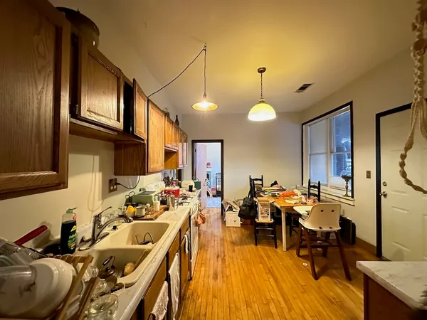 $2,280 | 951 North Hoyne Avenue, Unit 3, Chicago, IL 60622