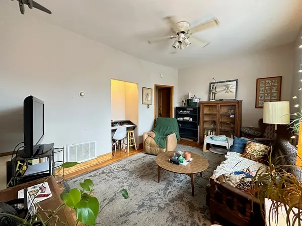 $2,280 | 951 North Hoyne Avenue, Unit 3, Chicago, IL 60622