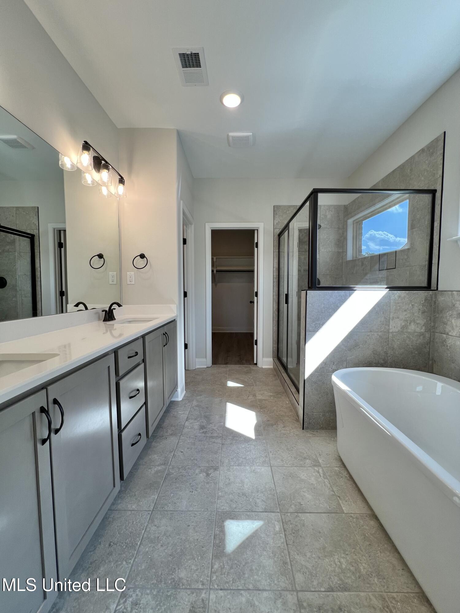 2122 Scott Mdws Lane Hernando, MS 38632 - Photo 18 of 33 IMG_4265