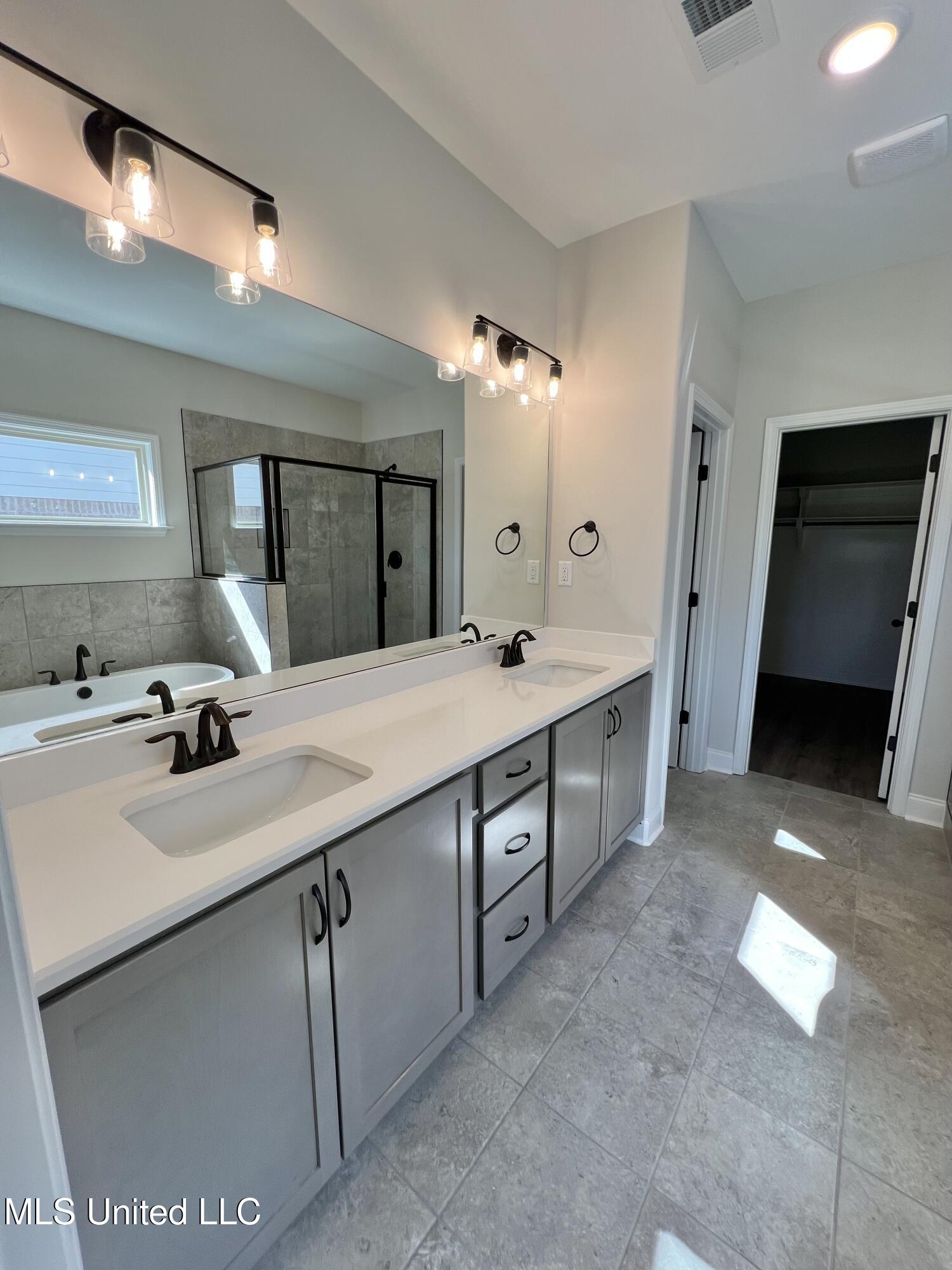 2122 Scott Mdws Lane Hernando, MS 38632 - Photo 19 of 33 IMG_4268