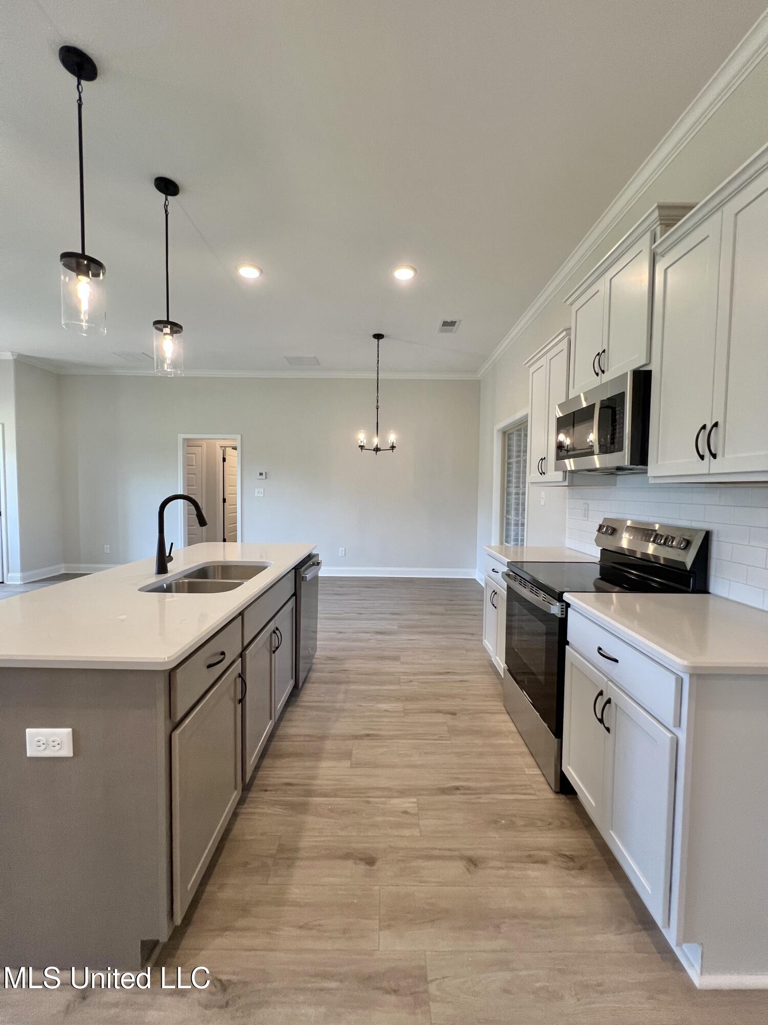 2122 Scott Mdws Lane Hernando, MS 38632 - Photo 4 of 33 IMG_4274