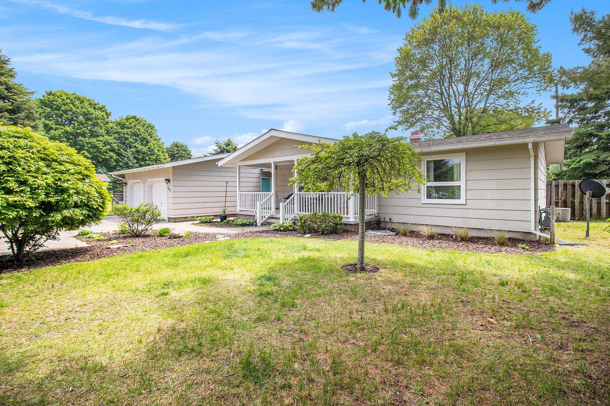 1317 Tubbs Road Manistee, MI 49660 - Photo 2 of 30 1934993-1c9c1147-9dcd-4e14-9a70-993576c47d0b.JPG