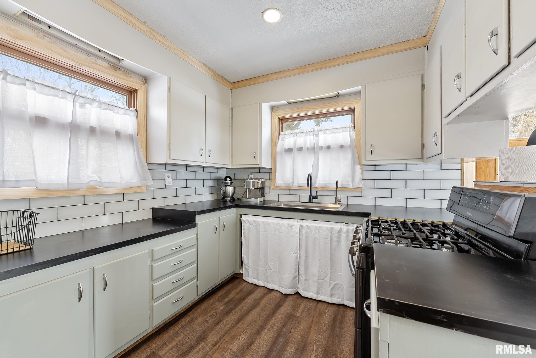 315 3rd Street Buffalo, IA 52728 - Photo 3 of 26 Gallery Image 3