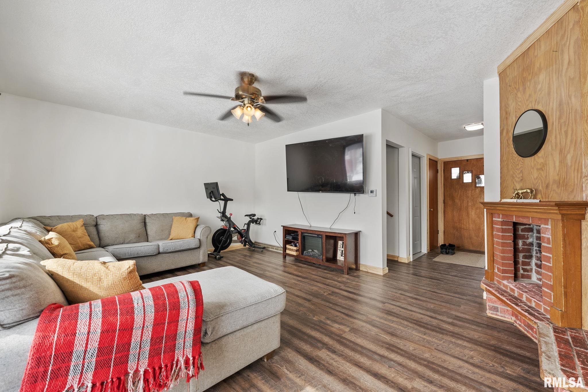 315 3rd Street Buffalo, IA 52728 - Photo 10 of 26 Gallery Image 10