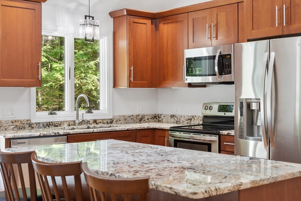 98 Mt Jefferson Road Hubbardston, MA 01452 - Photo 6 of 38 Gallery Image 6