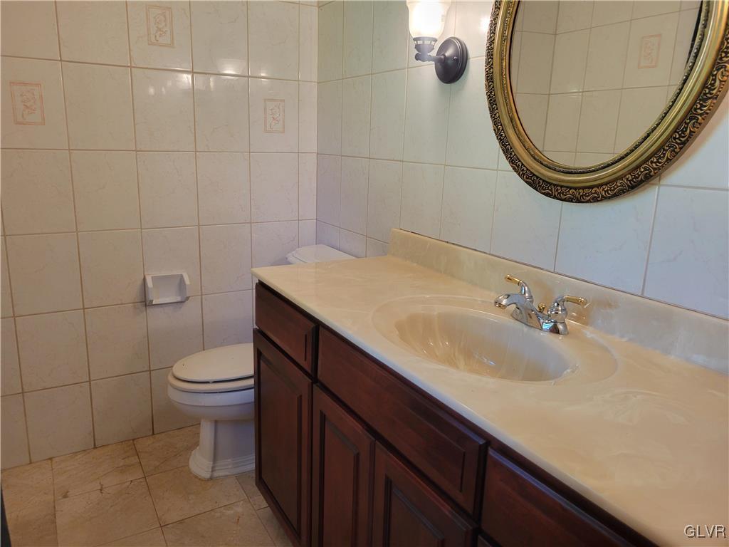 101 Ramblewood Drive Easton, PA 18040 - Photo 15 of 27 Primary En-Suite Bathroom