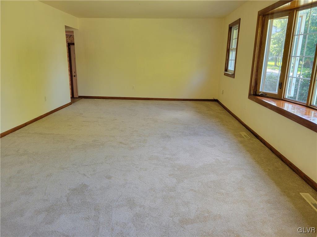 101 Ramblewood Drive Easton, PA 18040 - Photo 2 of 27 Living Room - Brand New Carpeting