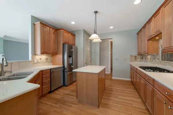 $989,000 | 7 Chaco Court, South Barrington, IL 60010