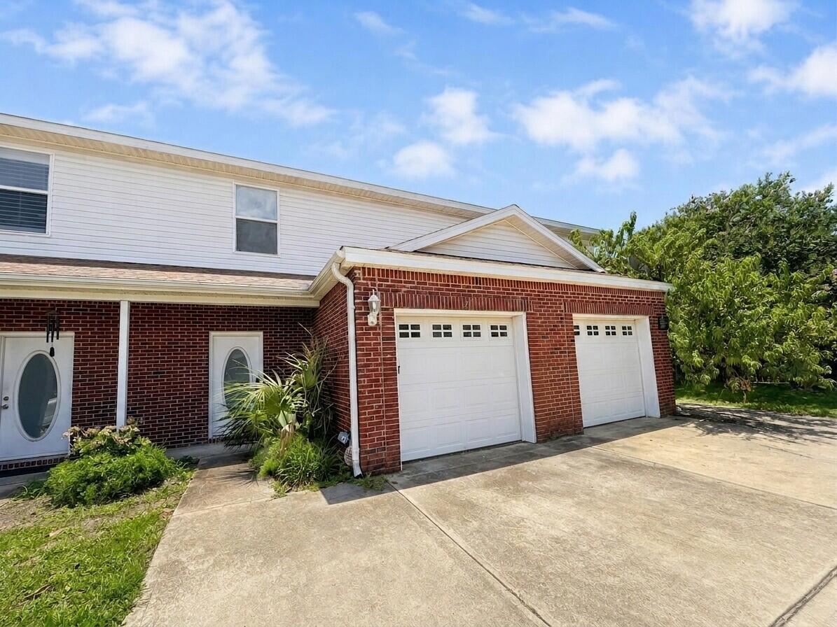 1014 Airport Road, Unit 121 Destin, FL 32541 - Photo 3 of 24 04-exterior_front_of_house_5