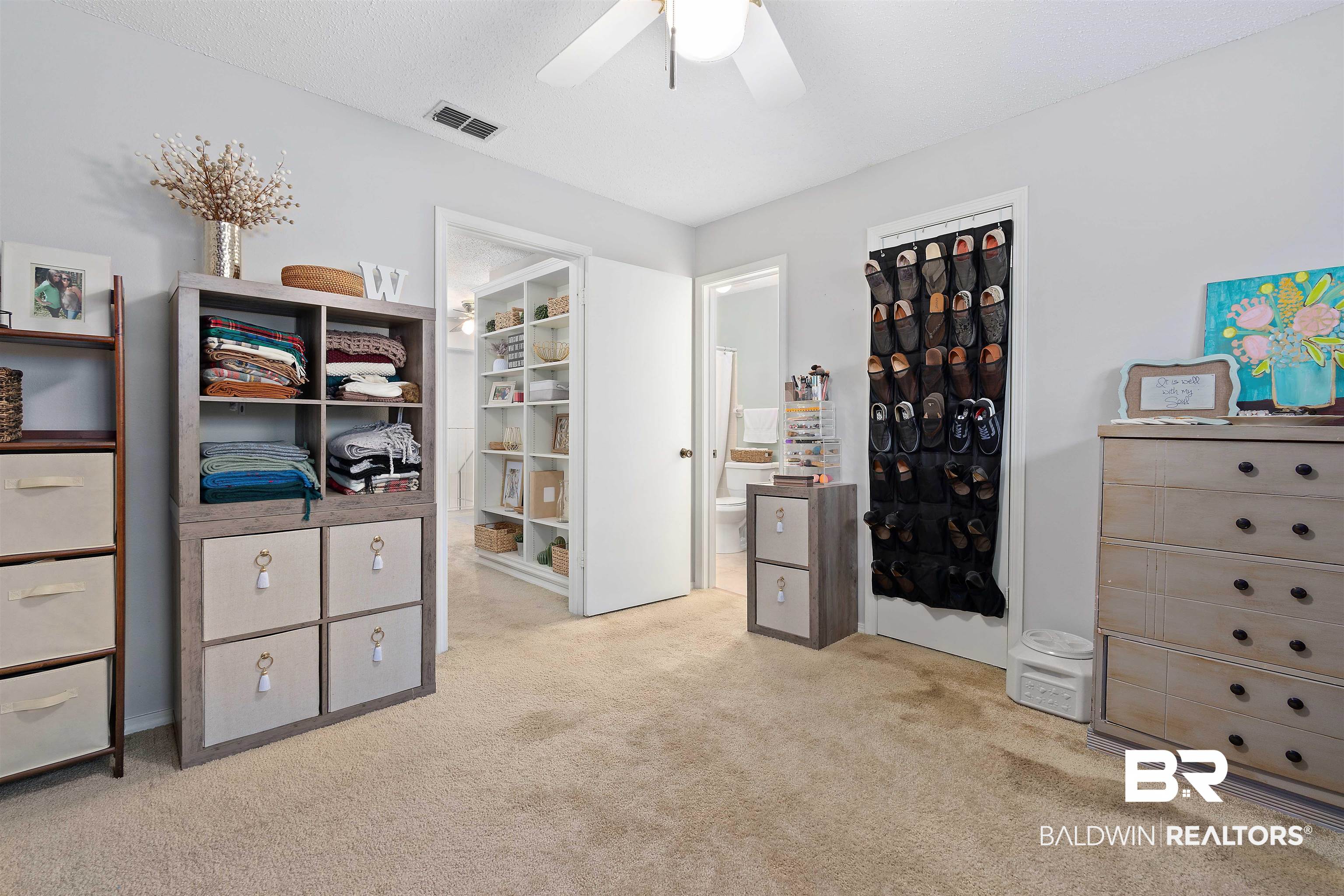 5900 Grelot Road, Unit 601 Mobile, AL 36609 - Photo 16 of 24 Guest Room