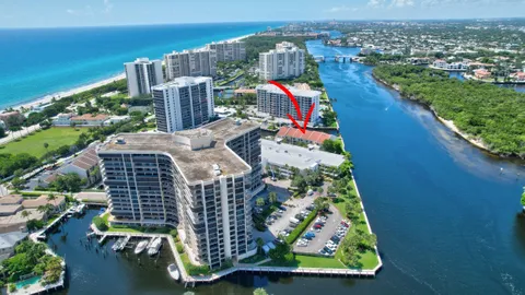 a room with lots of table and chairs