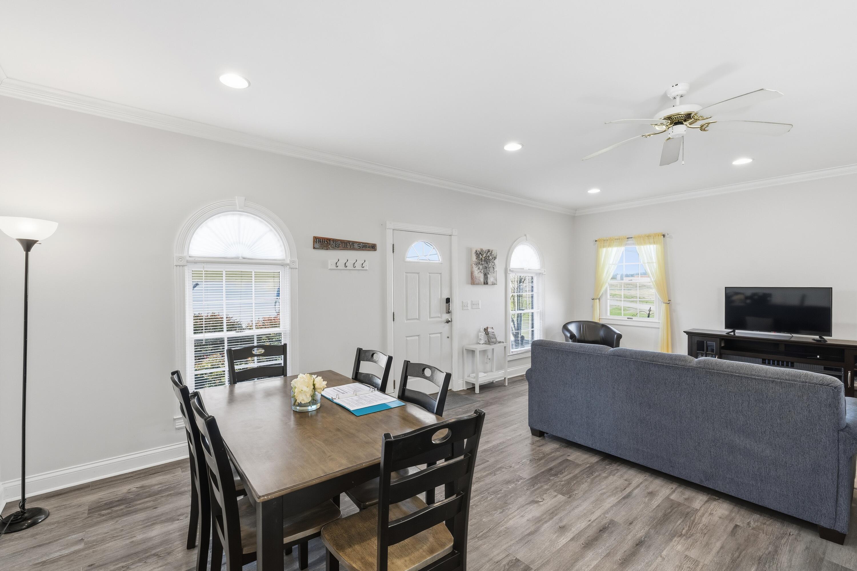 4410 Michigan Ave Road Northeast Cleveland, TN 37323 - Photo 6 of 29 Living Room 1 - 1