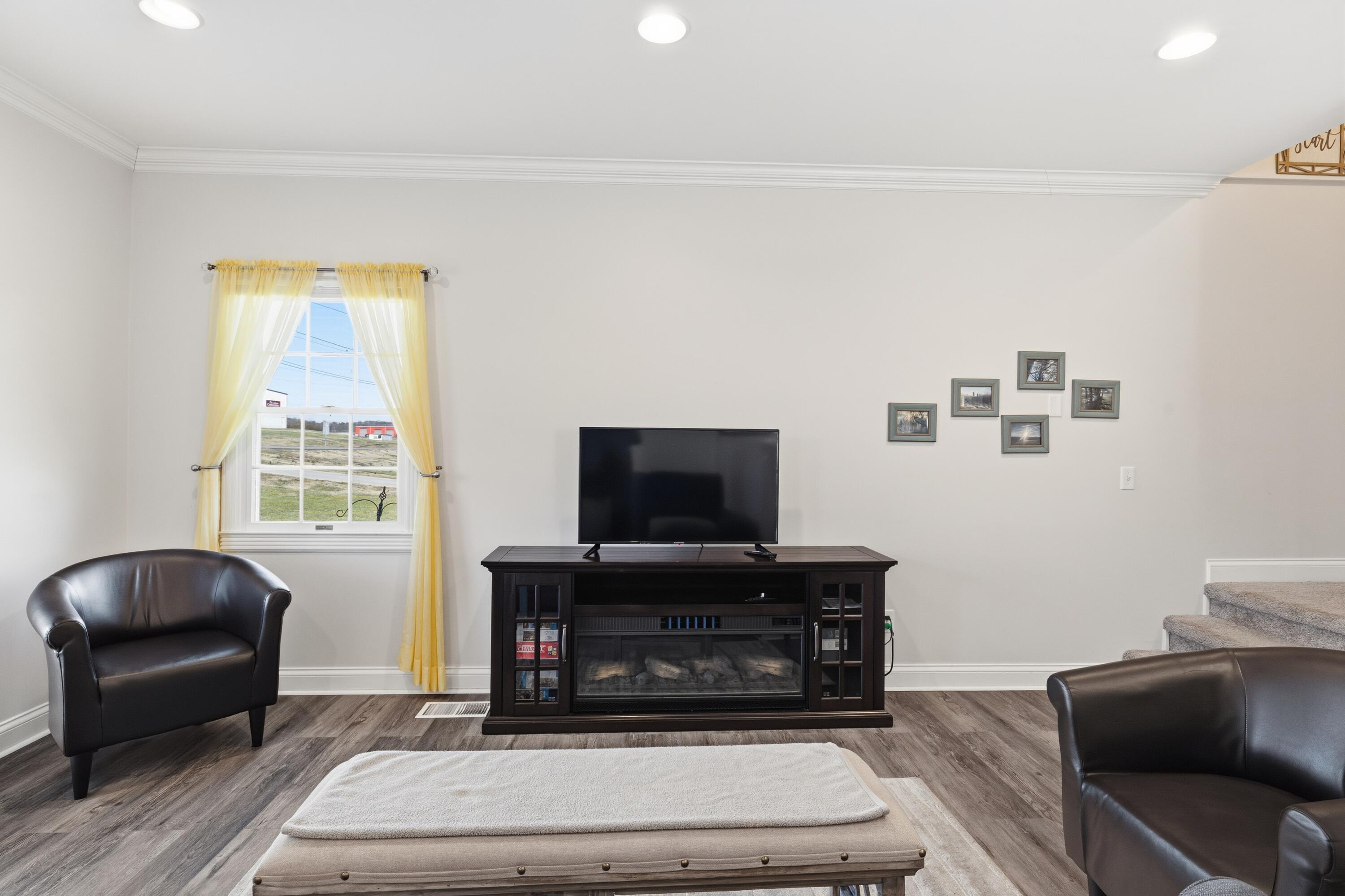 4410 Michigan Ave Road Northeast Cleveland, TN 37323 - Photo 8 of 29 Living Room 1 - 2