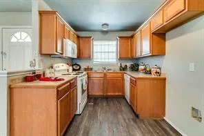 $1,300 | 1416 East Mulkey Street, Fort Worth, TX 76104