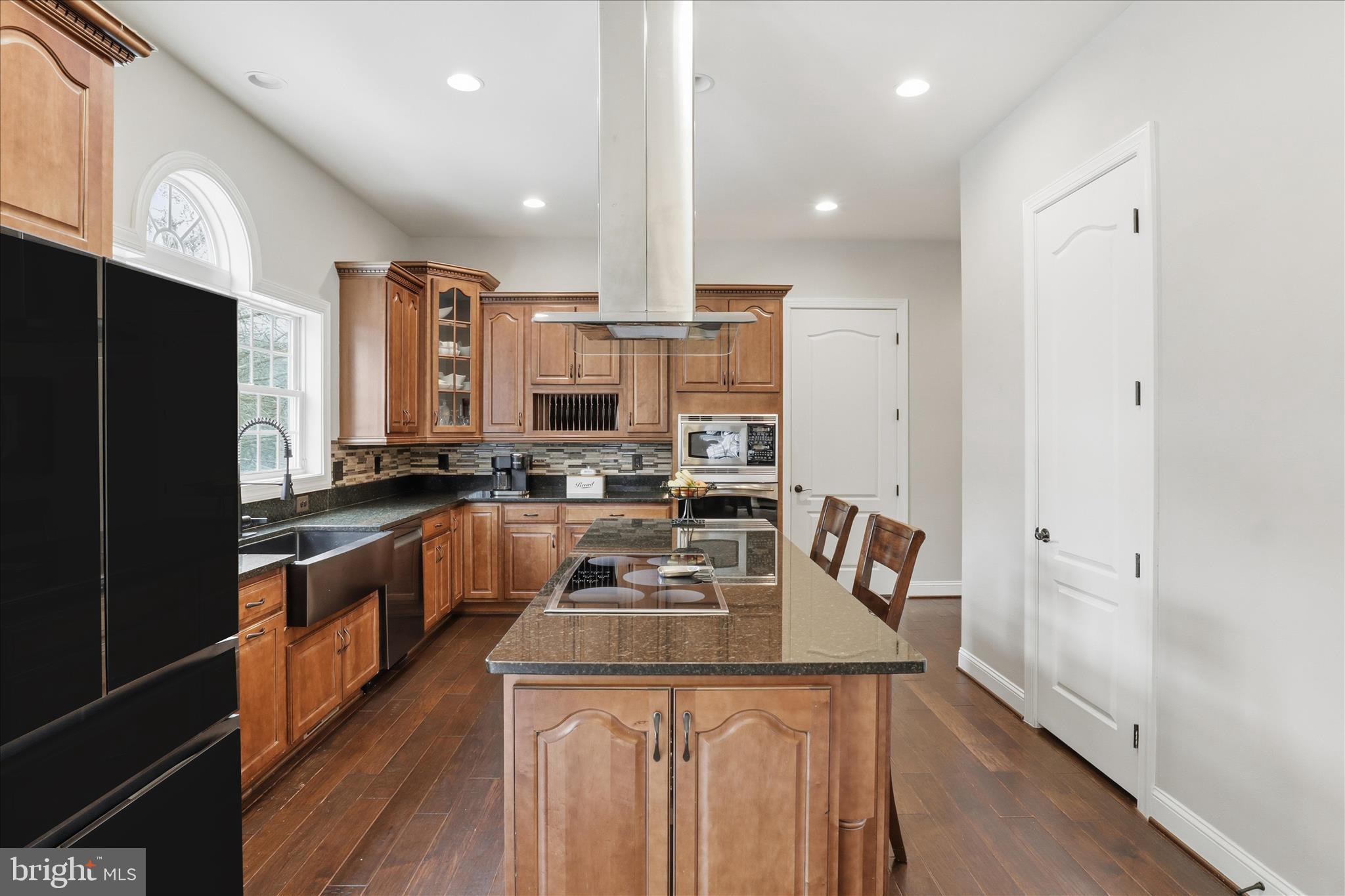7501 Clifton Road Clifton, VA 20124 - Photo 14 of 101 Kitchen with Island