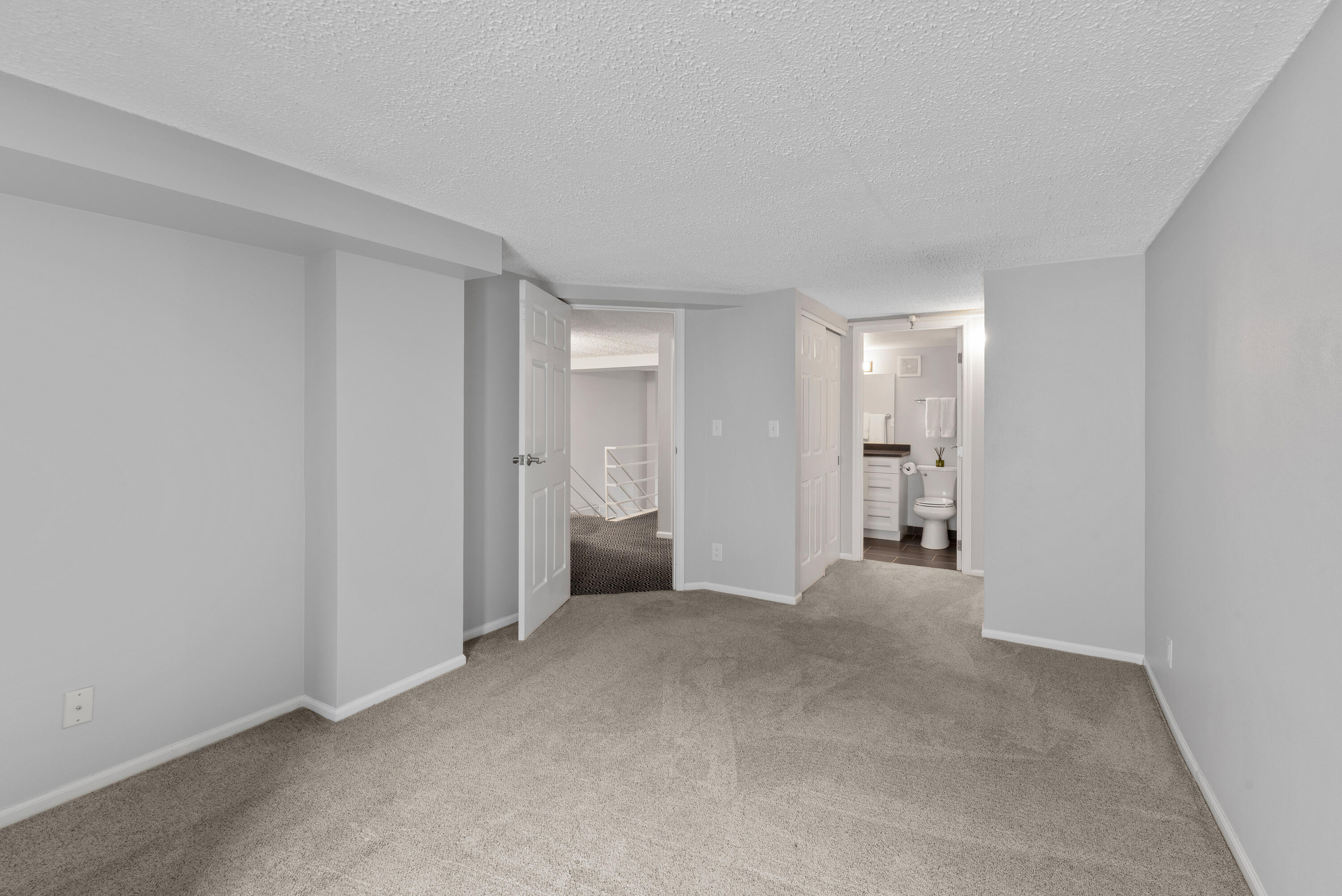 270 East Highland Avenue, Unit 1021 Milwaukee, WI 53202 - Photo 25 of 56 Primary Bedroom