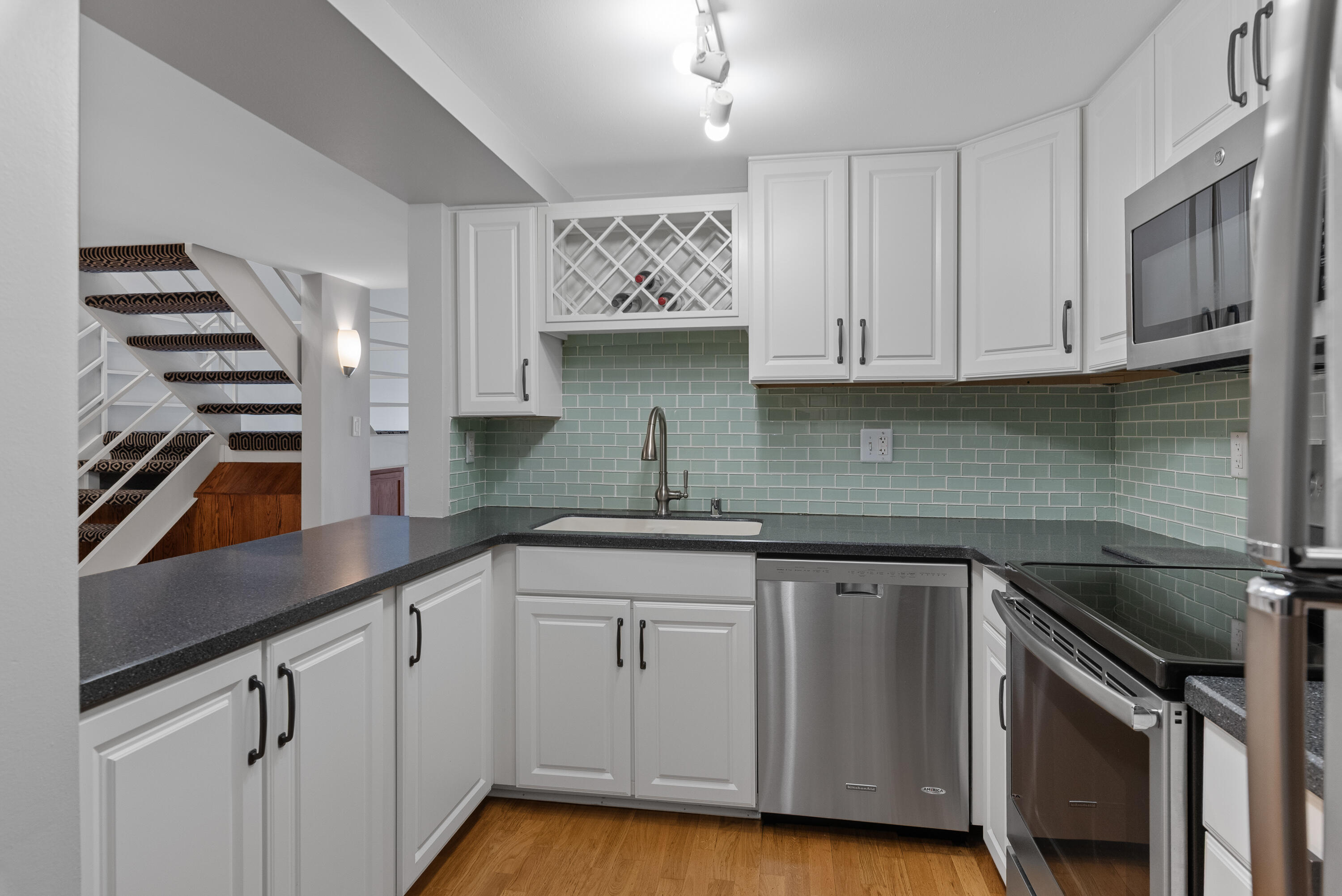 270 East Highland Avenue, Unit 1021 Milwaukee, WI 53202 - Photo 4 of 56 Kitchen