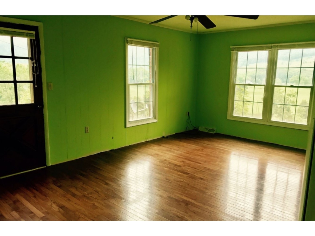 4533 Kane Gap Road Duffield, VA 24244 - Photo 3 of 16 Den