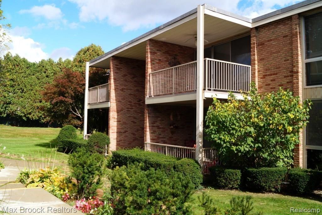 4041 West Maple Road, Unit 201 Bloomfield Hills, MI 48301 - Photo 13 of 16 13.JPG