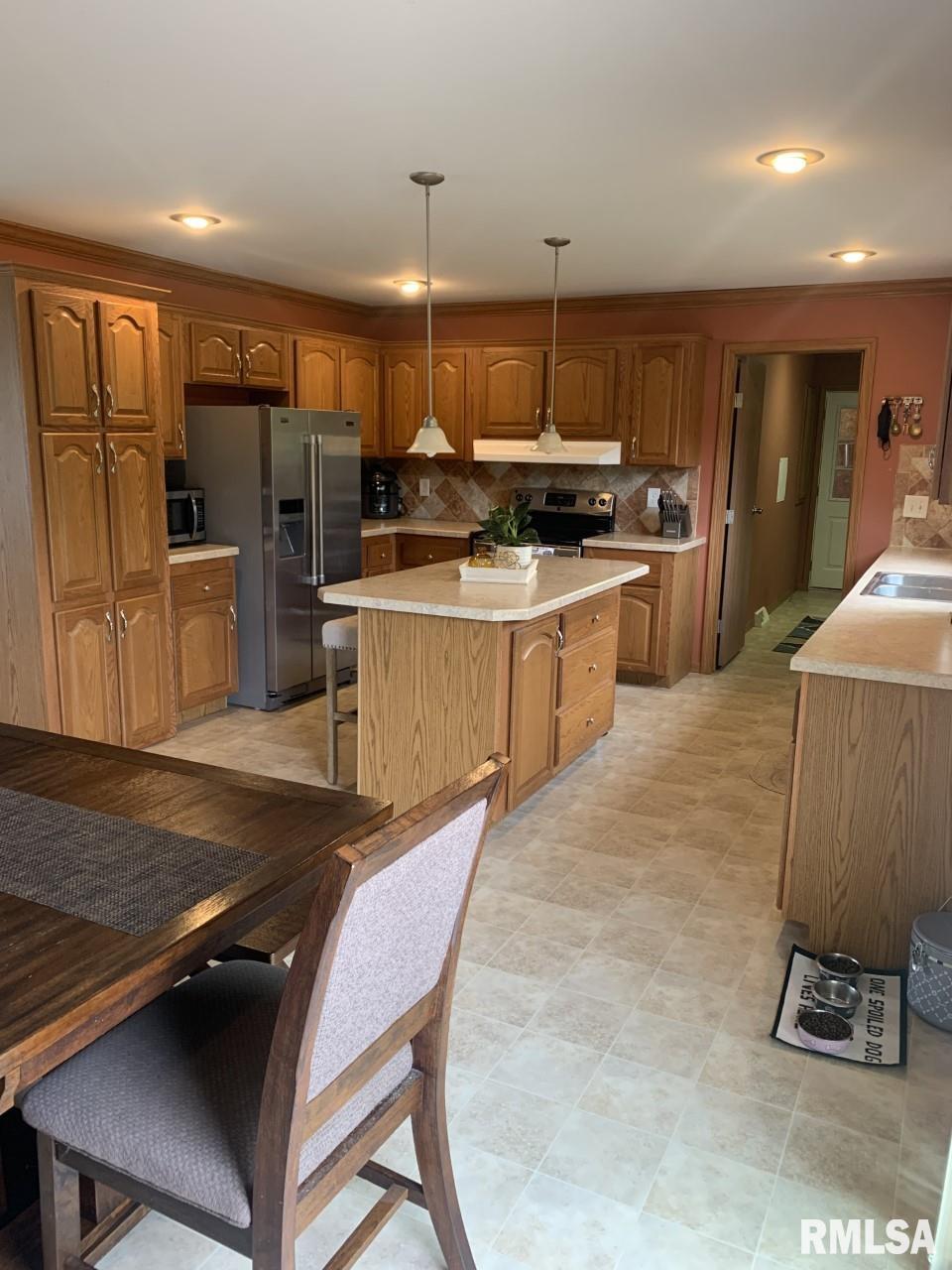 4 Orchard Drive Barry, IL 62312 - Photo 13 of 33