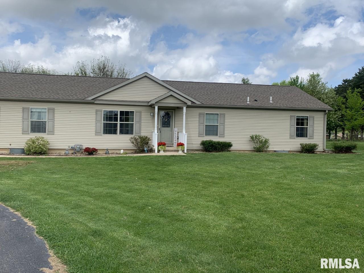 4 Orchard Drive Barry, IL 62312 - Photo 2 of 33