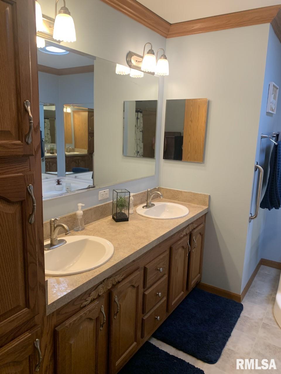 4 Orchard Drive Barry, IL 62312 - Photo 23 of 33