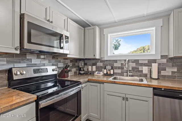 $2,300 | 501 Bridges Street, Unit D, Morehead City, NC 28557