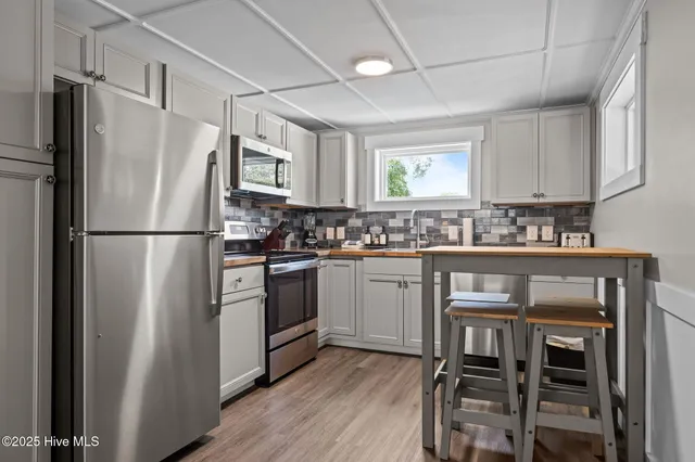 $2,300 | 501 Bridges Street, Unit D, Morehead City, NC 28557