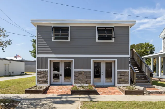 $2,300 | 501 Bridges Street, Unit D, Morehead City, NC 28557