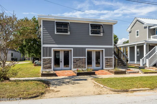 $2,300 | 501 Bridges Street, Unit D, Morehead City, NC 28557