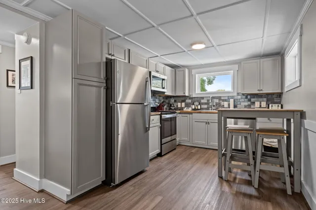 $2,300 | 501 Bridges Street, Unit D, Morehead City, NC 28557